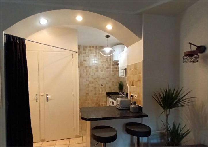 Appartement Au Centre De Париж Екстериор снимка
